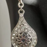 Taş sallanan vintage tasarım akşam küpeleri