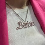 Kadın barbie yazılı pembe taş kolye