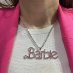 Kadın barbie yazılı pembe taş kolye